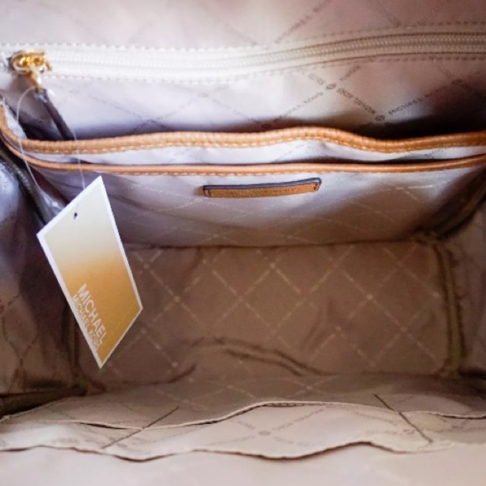 Michael Kors Abbey Large vanilla acorn backpack - Picture 8 of 8